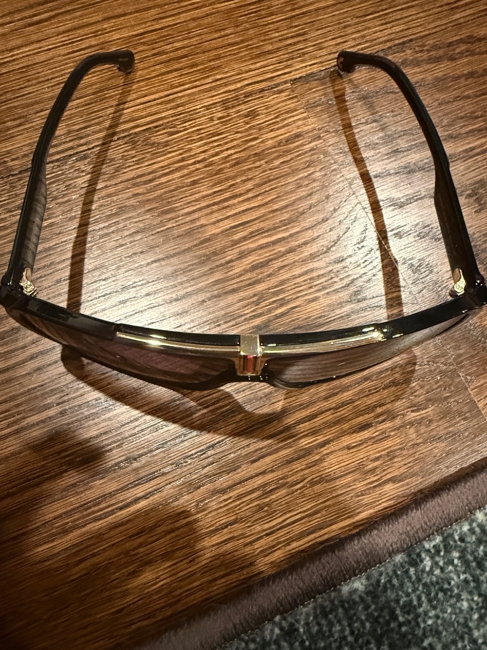 Carrera Oversized Sunglasses black frame with Gold Accent - Picture 9 of 9